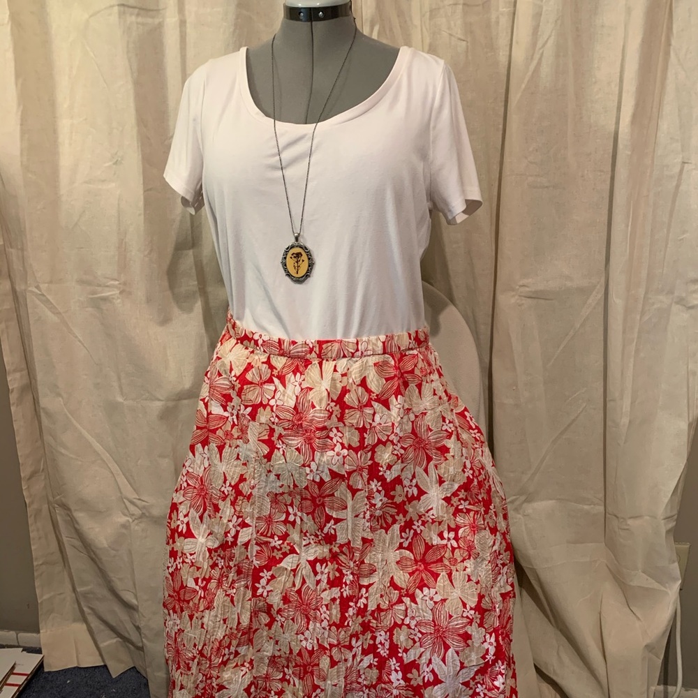 3/$20 NWT Red Floral A-line Full Skirt